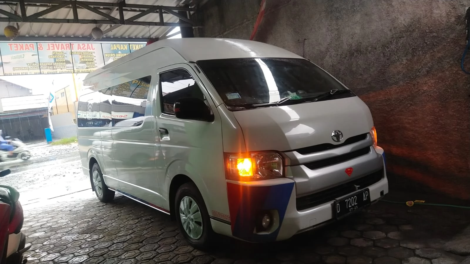 Jasa Sewa Mobil + Supir  Cipari    Ke Kota Tangerang