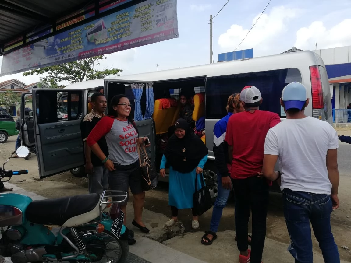 Jasa Carter Mobil  Gandrungmangu  Ke Tangerang
