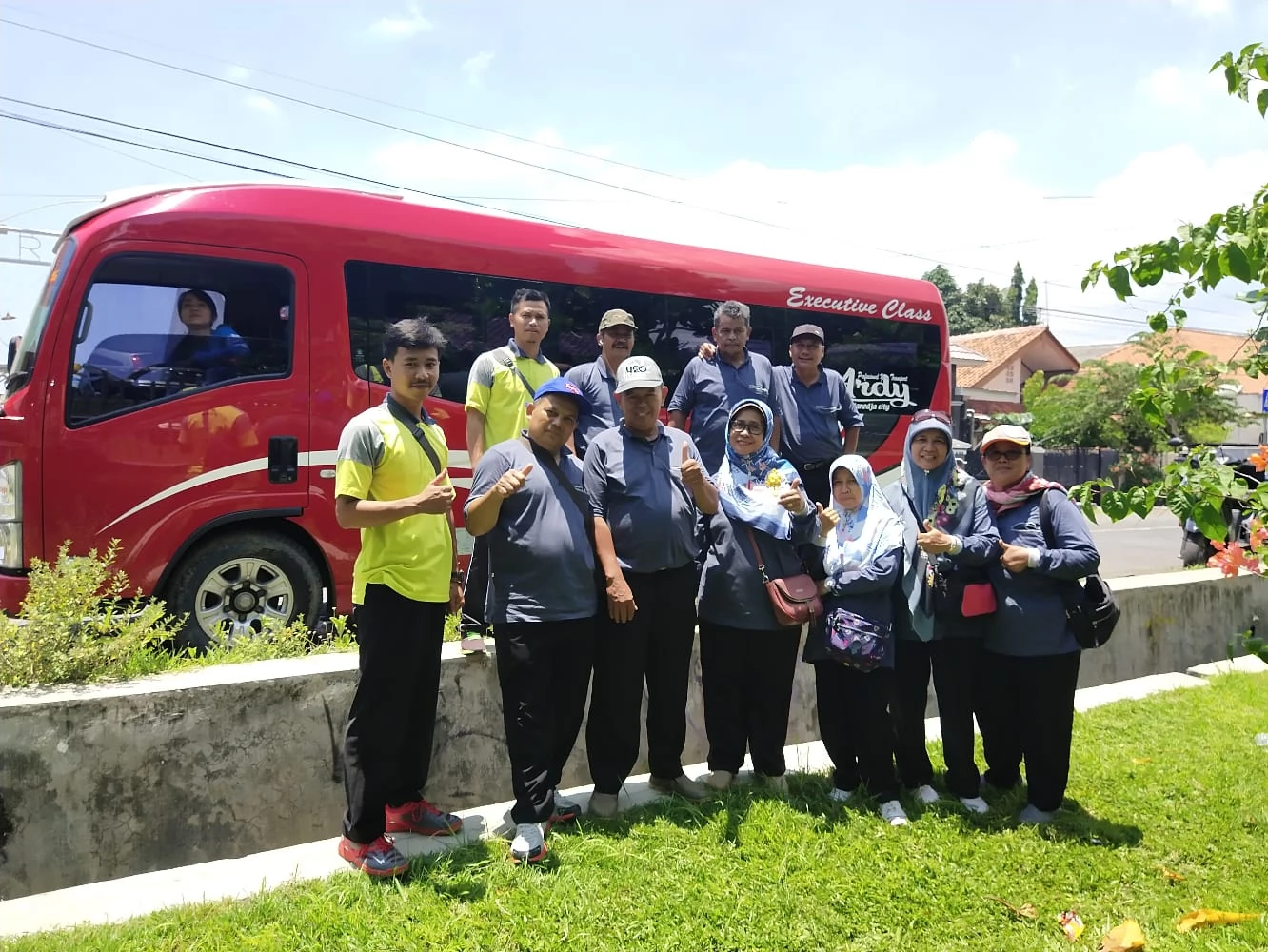 Jasa Sewa Bus Wisata Adipala    Ke Kota Tangerang